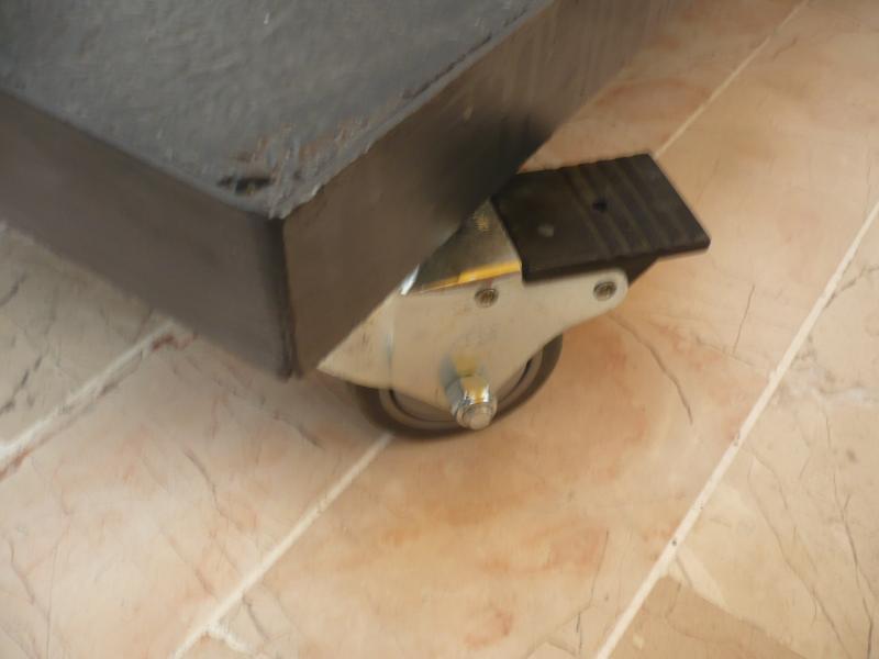 Base movible con llantitas