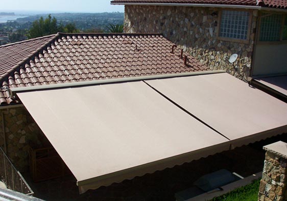 Toldo con brazo extensor de hasta 4.8m