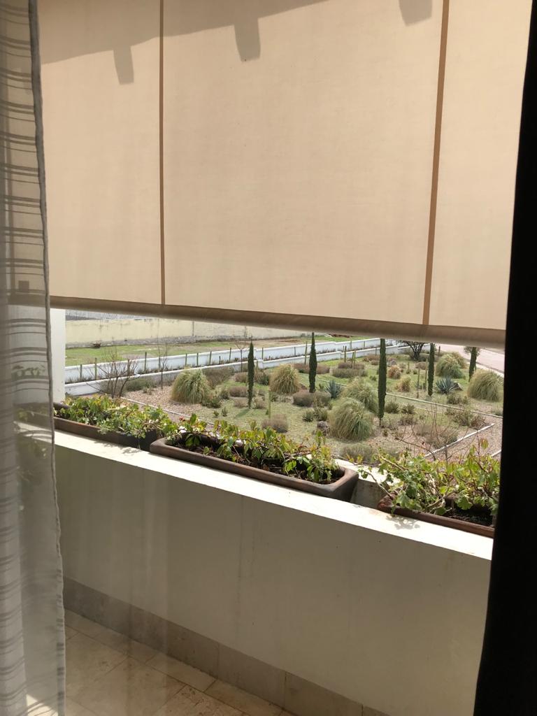 Toldo enrollable caida vertical herraje nacional con lona acrilica