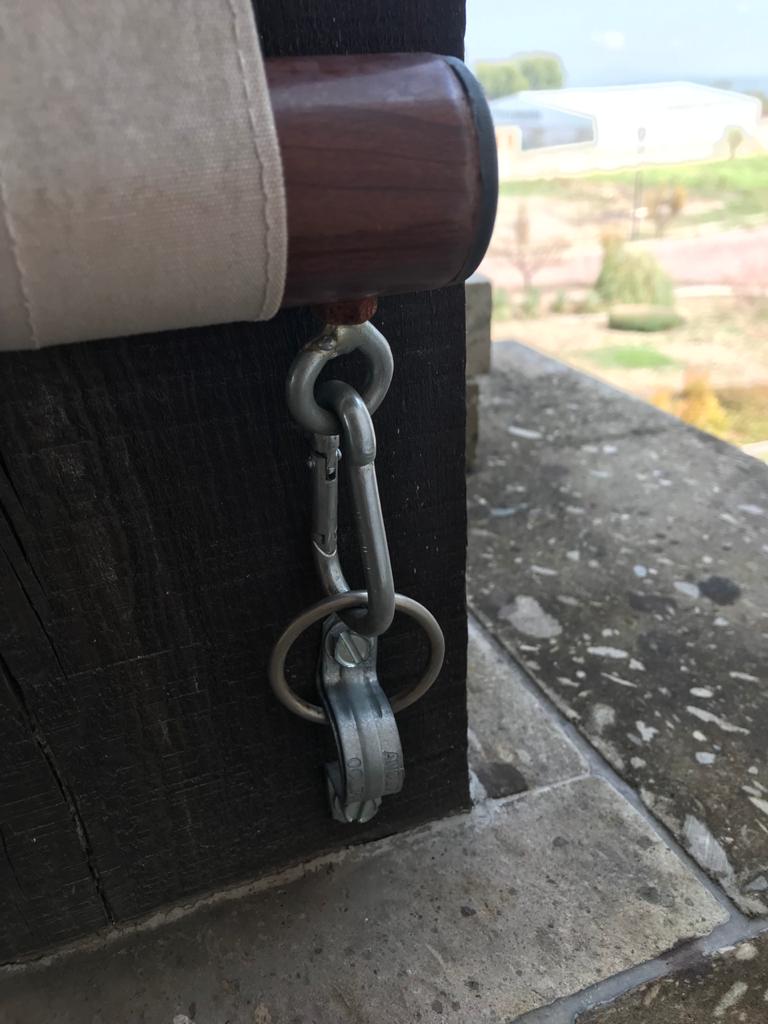 Sujecion a poste de madera