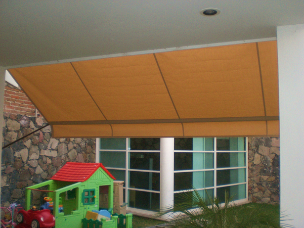 Vista interior toldo enrollable sin barra frontal de aluminio